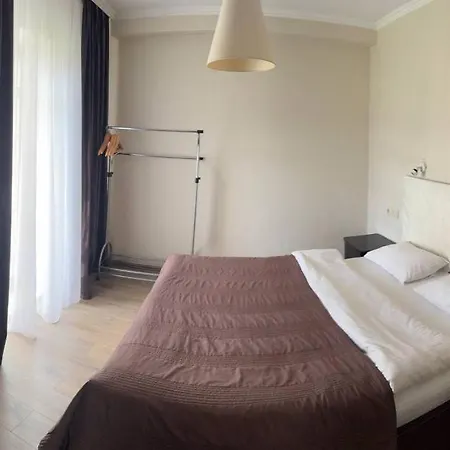 Gor Hotel *